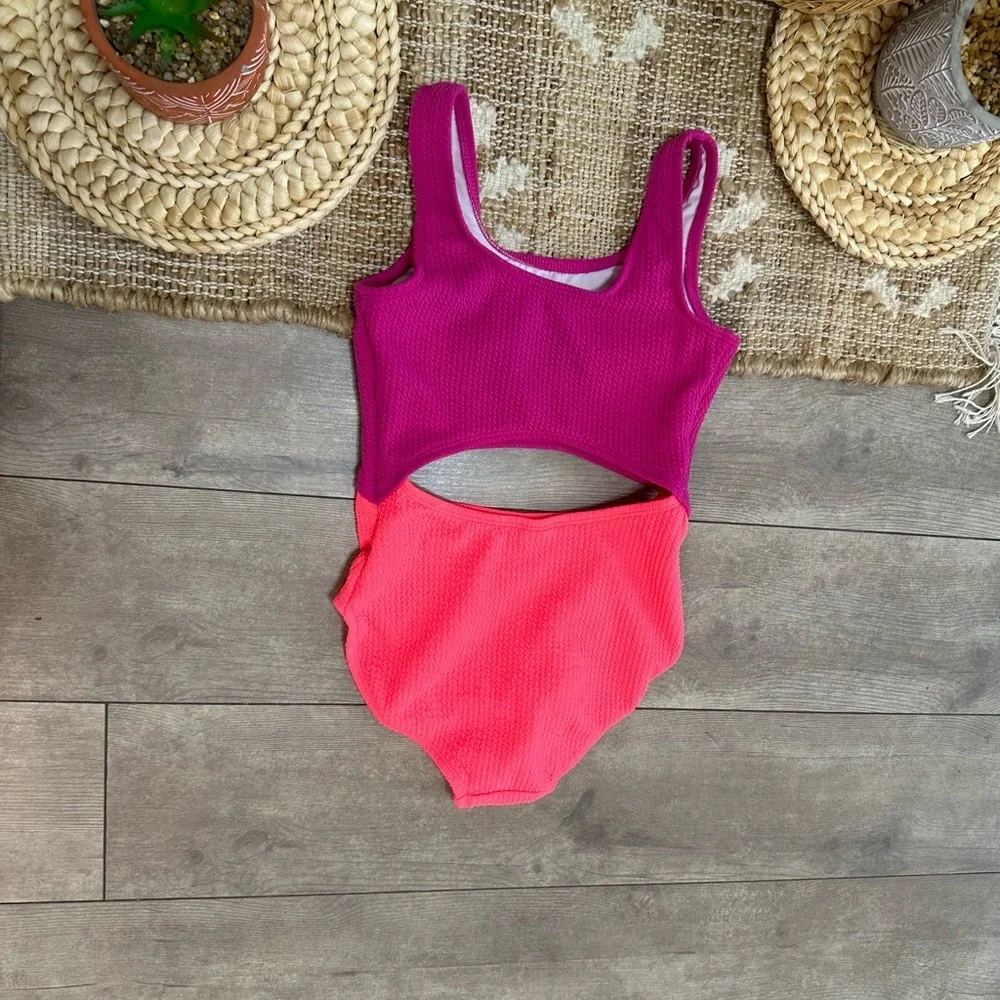 Old Navy Girls Color Block Cut Out One Piece Swimsuit Size Medium